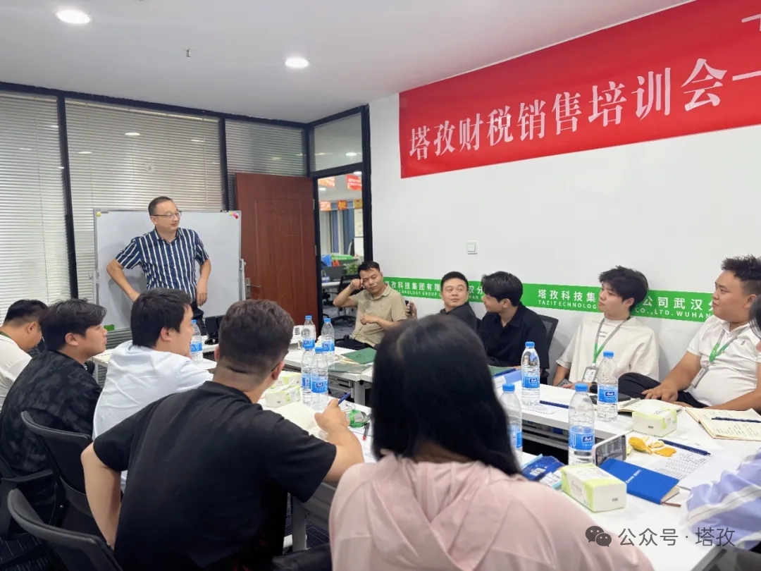 讲师卢义春.jpg 讲师卢义春.jpg