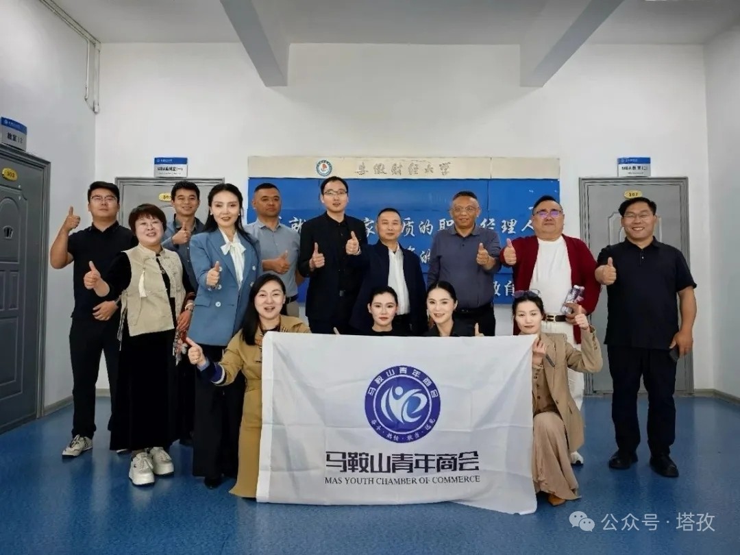 参观安徽财经大学合作经济博物馆.jpg